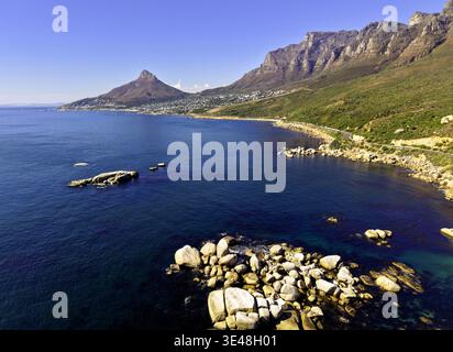 Luftlinie von Llandudno und zwölf Apostles Küste in Kapstadt, Südafrika Stockfoto