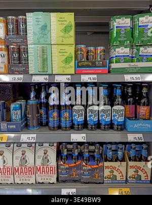 Keine & niedrige Supermarkt-Getränkeauswahl, Vereinigtes Königreich. Stockfoto