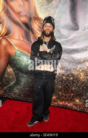 Los Angeles, USA. März 2026. Rapper KANGFRVR nimmt an Tyler Perrys Premiere „Divorced Sistas“ Teil, die von Porscha Coleman in der Revel Lounge, Los Angeles, CA, am 25. März 2026 veranstaltet wird Credit: Eugene Powers/Alamy Live News Stockfoto