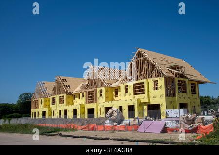 Vadnais Heights, Minnesota. Neue Luxushütten und Appartementvermietungen im Bau. Sie bieten den Bewohnern die perfekte Mischung aus Ruhe und Ruhe in der Vorstadt Stockfoto