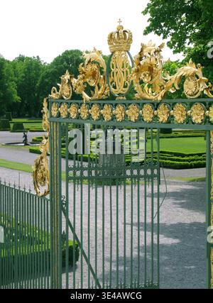 Ekeroe, Schweden – 07.06.2009: Reich geschmücktes Eingangstor zum barocken Garten des Palastes Drottningholm Stockfoto