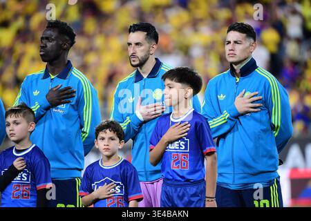 Orlando, USA. März 2026. Kolumbien-Spieler singen die Nationalhymne vor dem Internationalen Freundschaftsspiel zwischen Kolumbien und Kroatien im Camping World Stadium am 26. März 2026 in Orlando, Florida. (Foto: JC Ruiz/SIPA USA) Credit: SIPA USA/Alamy Live News Stockfoto