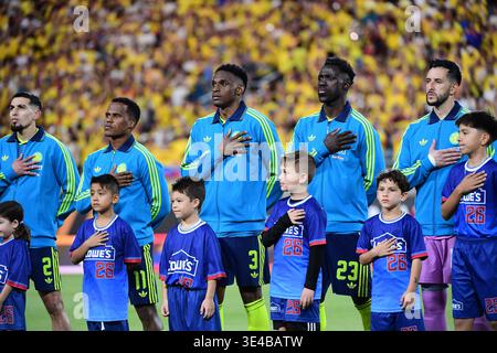 Orlando, USA. März 2026. Kolumbien-Spieler singen die Nationalhymne vor dem Internationalen Freundschaftsspiel zwischen Kolumbien und Kroatien im Camping World Stadium am 26. März 2026 in Orlando, Florida. (Foto: JC Ruiz/SIPA USA) Credit: SIPA USA/Alamy Live News Stockfoto