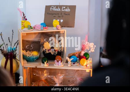 Frühlings- und Ostermarkt im Schloss Mondsee in Oberösterreich, Österreich am 22.03.2026. // Frühlings- und Ostermarkt auf Schloss Mondsee in Oberösterreich am 22. März 2026. - 20260322 PD9314 Stockfoto
