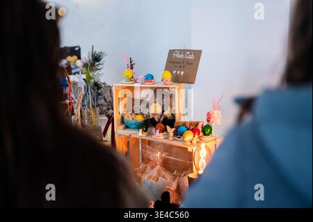 Frühlings- und Ostermarkt im Schloss Mondsee in Oberösterreich, Österreich am 22.03.2026. // Frühlings- und Ostermarkt auf Schloss Mondsee in Oberösterreich am 22. März 2026. - 20260322 PD9325 Stockfoto