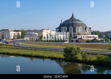TULA, RUSSLAND - 15. JULI 2024: Das staatliche Waffenmuseum im Stadtbild an einem sonnigen Juli-Tag Stockfoto