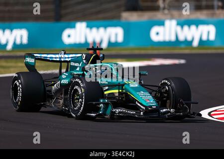 SUZUKA, JAPAN - 27. MÄRZ: Lance Walk of Canada fährt das (18) Aston Martin Aramco Formel-1-Team AMR26 während des Trainings vor dem Formel-1-Grand-Prix von Japan auf dem Suzuka Circuit am 27. März 2026 in Suzuka, Japan. (Foto: Paddocker) Stockfoto