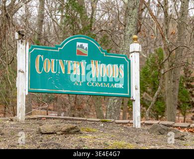 Country Woods am commack Eingangsschild Stockfoto