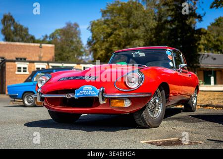 1969 Jaguar E-TYPE 4,2, ausgestellt auf dem Bicester Motion Scamble am 25. August 2025. Stockfoto