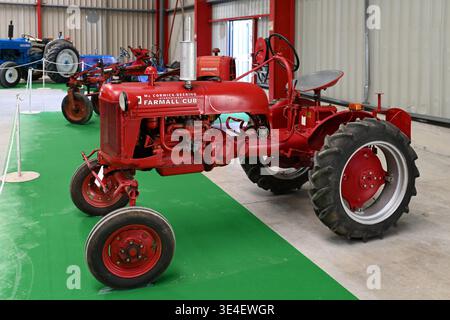 Red McCormick-Derring Farmall Tractor Cub später McCormick Farmall Cub 1949 Stockfoto