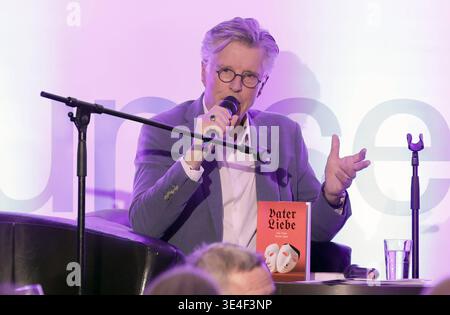 Charity Talk Unterhaltung am Meer zugunsten von UNICEF Nick Wilder praesentiert sein neues Buch Vaterliebe Timmendorfer Strand *** Charity Talk Unterhaltung am Meer zu Hilfe von UNICEF Nick Wilder präsentiert sein neues Buch Vaterliebe Timmendorfer Strand Stockfoto