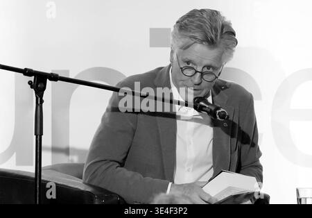 Charity Talk Unterhaltung am Meer zugunsten von UNICEF Nick Wilder praesentiert sein neues Buch Vaterliebe Timmendorfer Strand *** Charity Talk Unterhaltung am Meer zu Hilfe von UNICEF Nick Wilder präsentiert sein neues Buch Vaterliebe Timmendorfer Strand Stockfoto