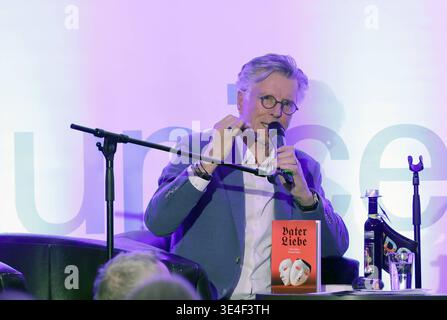 Charity Talk Unterhaltung am Meer zugunsten von UNICEF Nick Wilder praesentiert sein neues Buch Vater Liebe Timmendorfer Strand *** Charity Talk Unterhaltung am Meer zu Hilfe von UNICEF Nick Wilder präsentiert sein neues Buch Vater Liebe Timmendorfer Strand Stockfoto