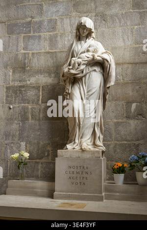 Rouen Kathedrale, Normandie, Frankreich, Innenraum, Statue der Notre-Dame du Voeu von Felix Lecomte Stockfoto