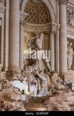 Trevi-Brunnen in Rom bei Nacht Stockfoto
