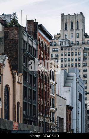 New York City - USA - 14. März 2019: Allgemeine Ansicht der alten Gebäude und Cinepolis Chelsea an der 23rd Street in Chelsea New York City Stockfoto