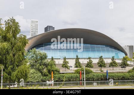 Das London Aquatics Centre mit dem Dach von Wave im Queen Elizabeth Olympic Park, Stratford. London, UK, 14. Juli 2024 Stockfoto