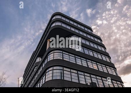 New York City - USA - Mar 14 2019: 512W22 liegt an der 22nd Street westlich der 10th Avenue? Und auf der High Line im Chelsea Dickicht. Umgeben Stockfoto