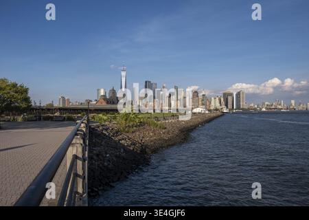 Jersey City, NJ – USA – August 30 2019: Der Liberty State Park ist ein Park im US-Bundesstaat New Jersey gegenüber Liberty Island und Ellis Island Stockfoto