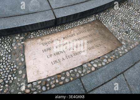 New York NY - USA - Juli 30 2019: Alice im Wonderland Statue im Central Park New York City Stockfoto