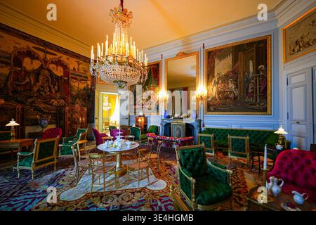 Das elegante Musikzimmer der Kaiserin im Palast von Compiegne, einer ehemaligen königlichen und kaiserlichen Residenz in Picardie, Frankreich Stockfoto
