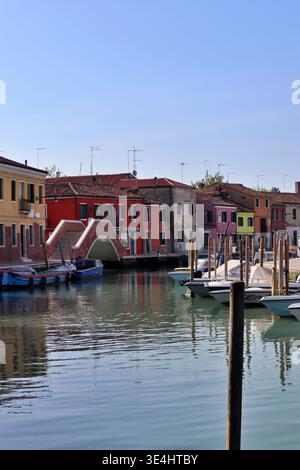 Ponte San Martino (Brücke von San Martino) und Canale di San Donato (Kanal von San Donato) in Murano, Italien Stockfoto