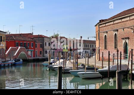 Ponte San Martino (Brücke von San Martino) und Canale di San Donato (Kanal von San Donato) in Murano, Italien Stockfoto