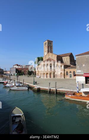Kirche Santa Maria e San Donato von der Ponte San Martino (Brücke San Martino) in Murano, Italien Stockfoto
