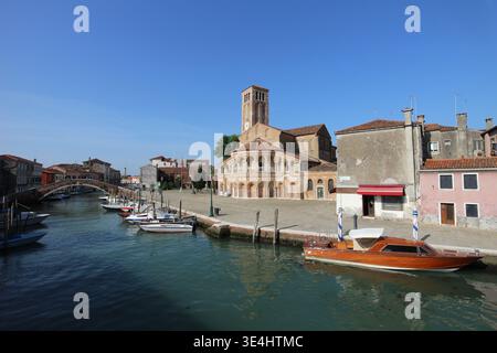 Kirche Santa Maria e San Donato von der Ponte San Martino (Brücke San Martino) in Murano, Italien Stockfoto
