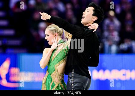 Holly HARRIS & Jason CHAN (aus), während des Ice Dance Rhythm Dance, bei der ISU Eiskunstlauf-Weltmeisterschaft 2026, in der O2 Arena, am 27. März 2026 in Prag, Tschechien. Quelle: Raniero Corbelletti/AFLO/Alamy Live News Stockfoto