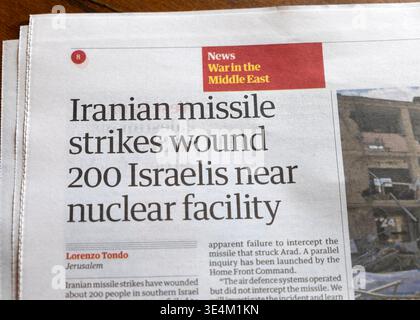 'Iranische Raketenangriffe verwüsteten 200 Israelis in der Nähe einer Atomanlage' Guardian-Zeitung Schlagzeile Nahost-Konflikt artikel 23 März 2026 London Vereinigtes Königreich Stockfoto