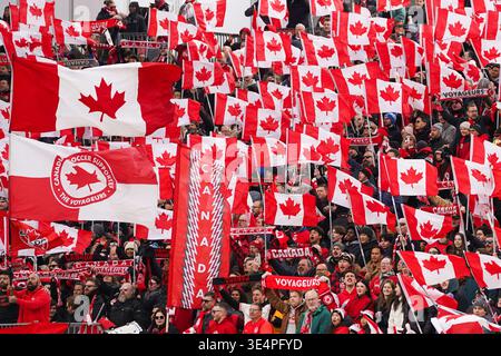 Toronto, Kanada. März 2026. Kanadische Fans beim Internationalen Freundschaftsspiel zwischen Kanada und Island bei BMO. Am 28. März 2026 in Toronto, Ontario. (Foto: Leonardo Ramirez/ Credit: Eyepix Group/Alamy Live News Stockfoto