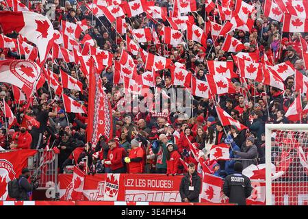 Toronto, Ontario, Kanada. März 2026. Kanadische Fans beim Internationalen Freundschaftsspiel zwischen Kanada und Island bei BMO. Am 28. März 2026 in Toronto, Ontario. (Kreditbild: © Leonardo Ramirez/eyepix via ZUMA Press Wire) NUR REDAKTIONELLE VERWENDUNG! Nicht für kommerzielle ZWECKE! Stockfoto