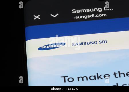Shanghai, China, 10. Oktober 2025: Markenlogo der SAMSUNG SDI-Firma auf der Website Stockfoto