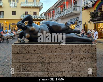 Eine Statue von Botero ziert einen platz in der alten ummauerten Stadt Cartagena Stockfoto