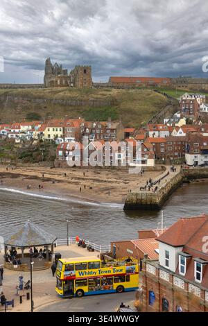 Whitby Town Tour mit offenem Bus Besichtigungstour durch Whitby Stockfoto