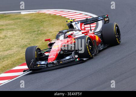 Suzuka, Japan. März 2026. Lewis Hamilton aus Großbritannien fährt den (44) Scuderia Ferrari HP SF-26 während des F1 Grand Prix von Japan auf dem Suzuka Grand Prix Circuit in Suzuka, Japan. (Foto: George Hitchens/SOPA Images/SIPA USA) Credit: SIPA USA/Alamy Live News Stockfoto