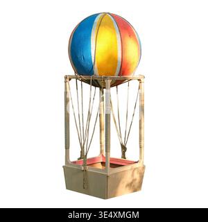 Dekoratives Modell eines Vintage-Heißluftballons mit einer bunten Kugel. Künstlerische Requisite für Fantasy-Konzept und kreatives visuelles Storytelling. Isoliert auf W Stockfoto