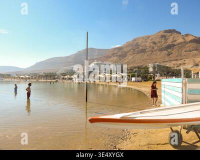 Baden im Toten Meer, ein Bokek, Israel Stockfoto