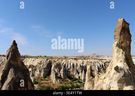 Pinnacle Felsformationen Kappadokien August 2024 Blick auf die Burg Uchisar von Goreme Türkei Stockfoto