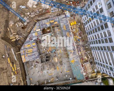 Luftaufnahme der mehrstufigen Hochhausbaustelle Stockfoto