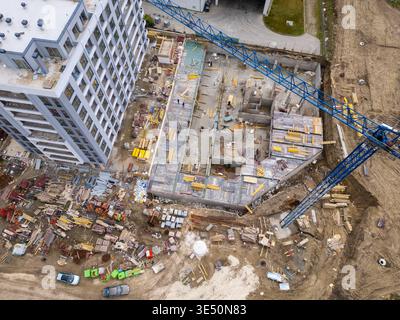 Luftaufnahme der mehrstufigen Hochhausbaustelle Stockfoto