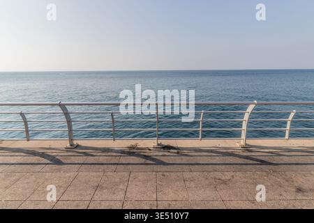 Küstenpromenade Corniche in der Innenstadt von Beirut, Libanon Stockfoto