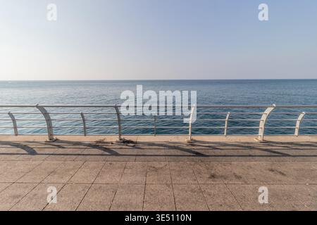 Küstenpromenade Corniche in der Innenstadt von Beirut, Libanon Stockfoto