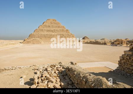 Die Stufenpyramide von Djoser, oder Horus Netjerikhet, die älteste Pyramide, die gebaut wurde, an der antiken Nekropole in Sakkara, Ägypten. Stockfoto