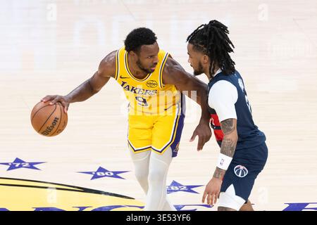 Los Angeles, Usa. 30. März 2026. Bronny James von Los Angeles Lakers (9) wird von Sharife Cooper (13) der Washington Wizards während eines NBA-Basketballspiels in der Crypto.com Arena verteidigt (Foto: Ringo Chiu/SOPA Images/SIPA USA) Credit: SIPA USA/Alamy Live News Stockfoto