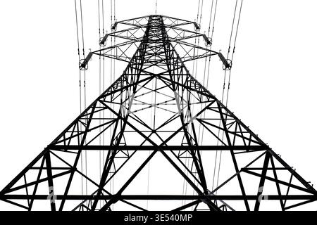 Strompylon mit Hochspannungskabel als Teil des Natioinal Grid isoliert auf einem weißen Hintergrund Stockfoto