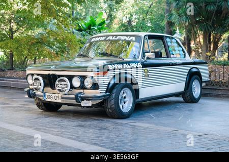 San Sebastian, Spanien - 22. Oktober 2022: 1971 BMW 2002 tii Alpina (Alpina 02) Stockfoto