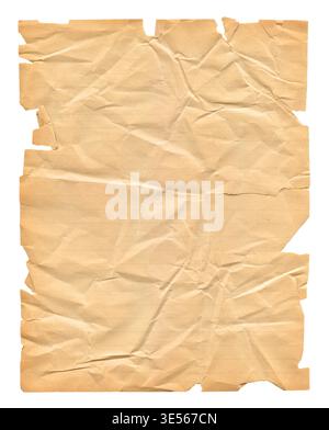 Braunes, zerknittertes Notizbuchpapier mit starken Falten und veralteter Oberfläche auf weißem Hintergrund Stockfoto