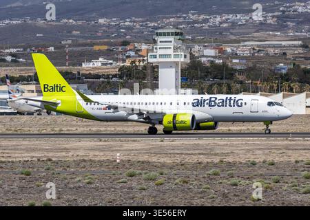 Air Baltic Airbus A220-300 Flugzeug Flughafen Teneriffa in Spanien Teneriffa, Spanien - 2. März 2026: Ein Airbus A220-300 Flugzeug der Air Baltic mit dem Kennzeichen YL-ABB auf dem Flughafen Teneriffa, Spanien. *** Air Baltic Airbus A220 300 Flugzeug Flughafen Teneriffa in Spanien Teneriffa, Spanien 2. März 2026 ein Air Baltic Airbus A220 300 Flugzeug mit der Registrierung YL ABB am Flughafen Teneriffa, Spanien Stockfoto